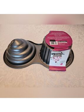 Giant Colossal Cupcake Pan - Decorative Bakeware Non Stick, New with Label
